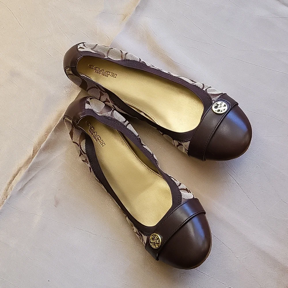Coach Chelsea NWOB ladies ballet flats.Size 9.5B - Picture 2 of 12
